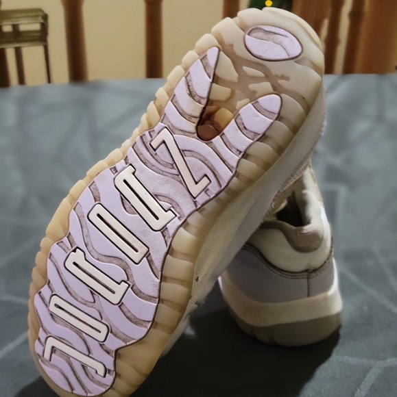 KIDS Jordans - Picture 2 of 4